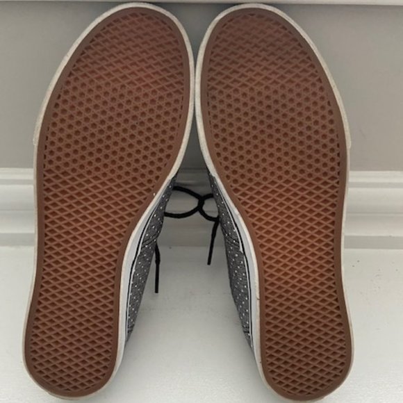 Grey Vans With White Dots Size 6 Mens/7.5 Ladies - Picture 2 of 5
